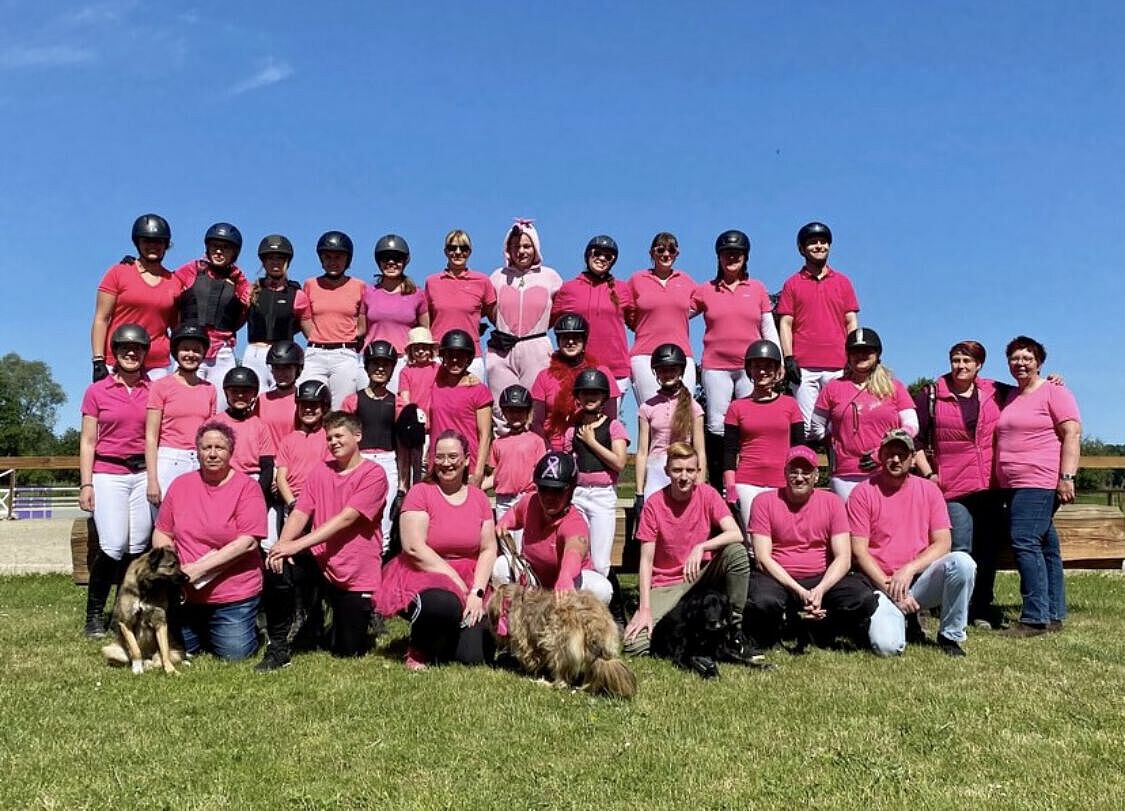 Starke Gemeinschaft - diese ReiterInnen tragen pink als Zeichen der Solidarität